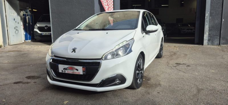 Peugeot 208 1.5 Blue-Hdi 100 ch Signature, *Idéale jeune conducteur*, *GPS*
