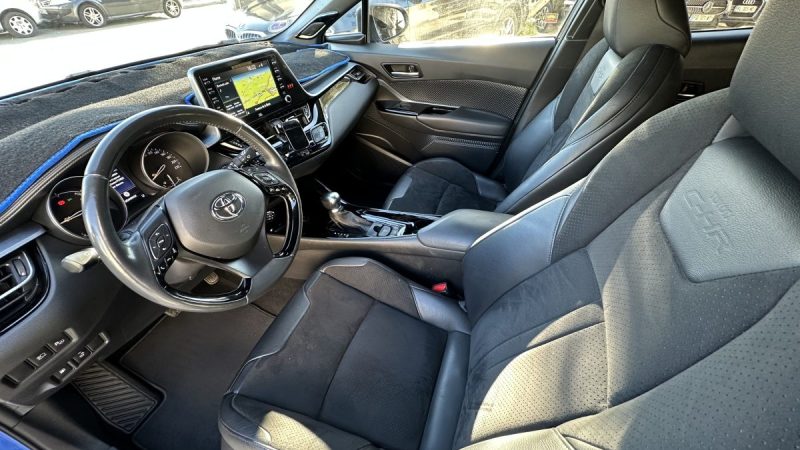 TOYOTA C-HR 122H DYNAMIC 2WD E-CVT 2019