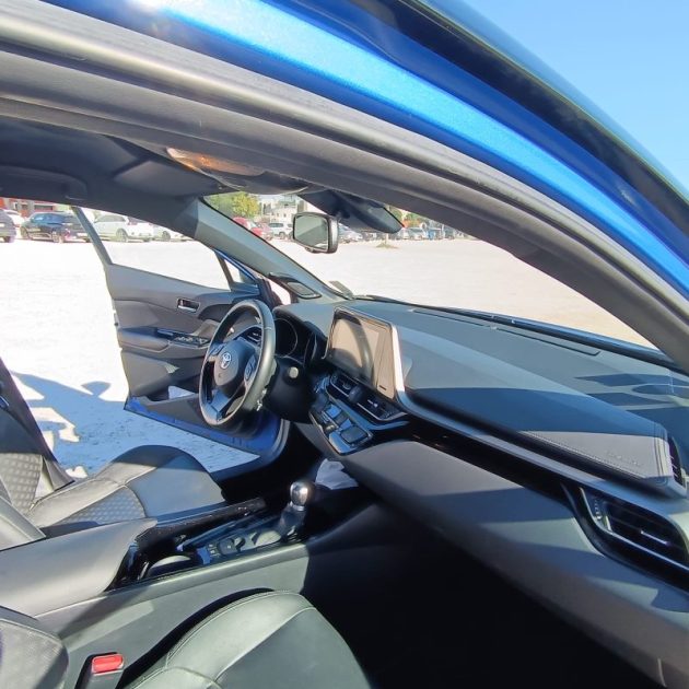TOYOTA C-HR 122H DYNAMIC 2WD E-CVT 2019