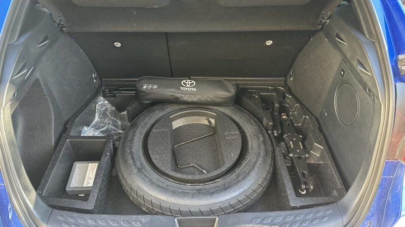 TOYOTA C-HR 122H DYNAMIC 2WD E-CVT 2019