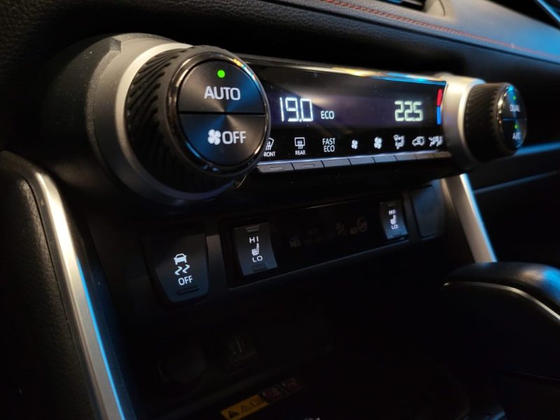 TOYOTA RAV4 TOYOTA RAV4 2,5 HYBRIDE AWD 222CV TRAIL / 1ERE MAIN / SIEGES ELECTRIQUES / CARPLAY / CAMERA DE RECUL 2023