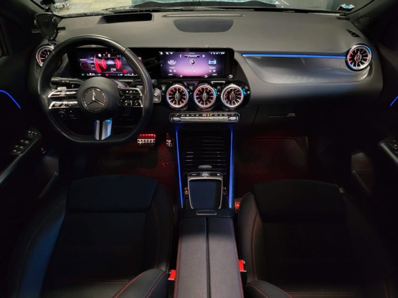 MERCEDES CLASSE GLA 200d 150ch AMG Line PACK PREMIUM / TOIT OUVRANT / ANGLES MORTS / 1ER MAIN