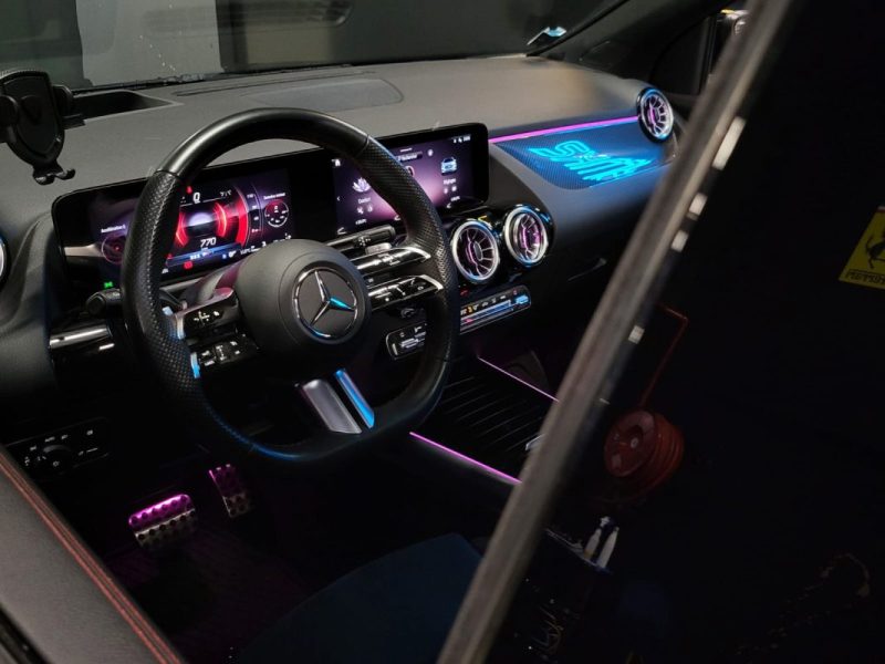 MERCEDES CLASSE GLA 200d 150ch AMG Line PACK PREMIUM / TOIT OUVRANT / ANGLES MORTS / 1ER MAIN