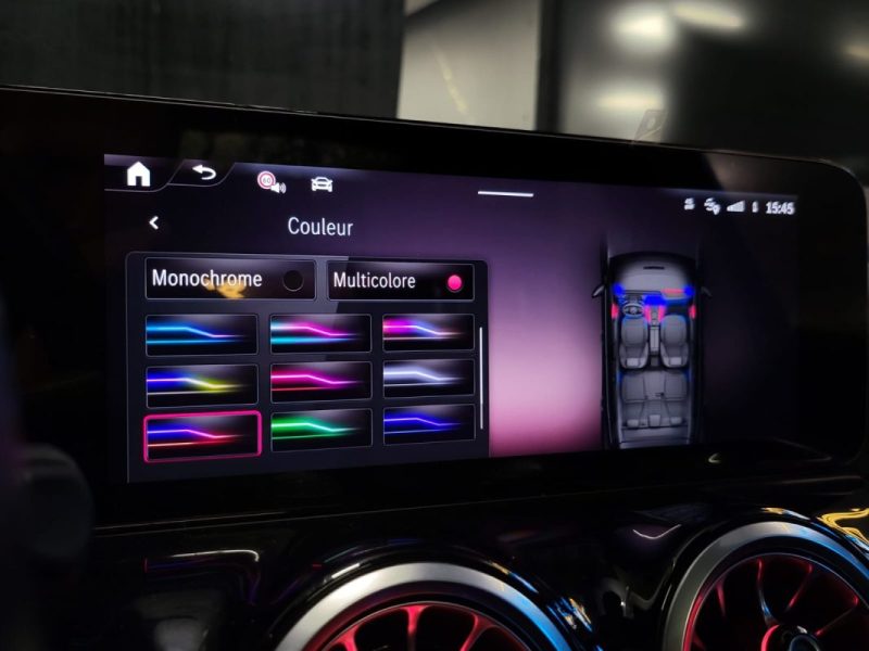 MERCEDES CLASSE GLA 200d 150ch AMG Line PACK PREMIUM / TOIT OUVRANT / ANGLES MORTS / 1ER MAIN