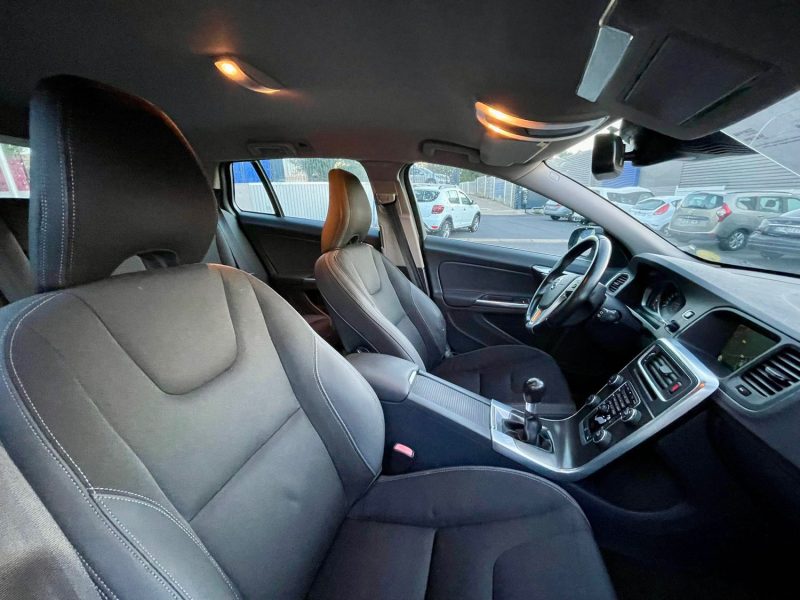 VOLVO V60 D3 136CH START&STOP KINETIC 2014