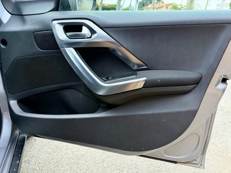 PEUGEOT 2008 1.5 BLUE HDI 100CH ALLURE 