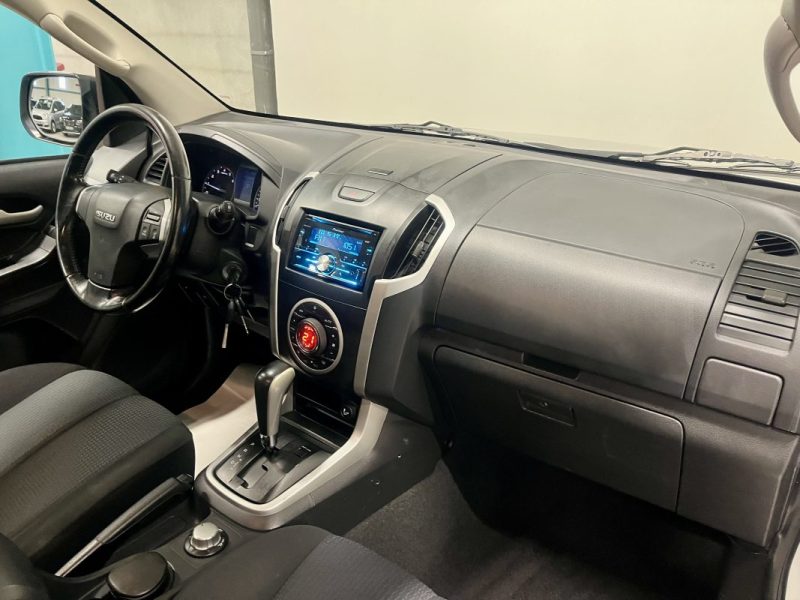 ISUZU D-max II  Double Cab 2.5 163ch 4x4 Solar 5 places BVA GARANTIE 6 MOIS 2015