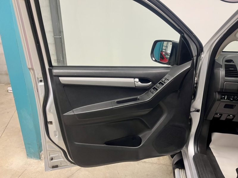 ISUZU D-max II  Double Cab 2.5 163ch 4x4 Solar 5 places BVA GARANTIE 6 MOIS 2015