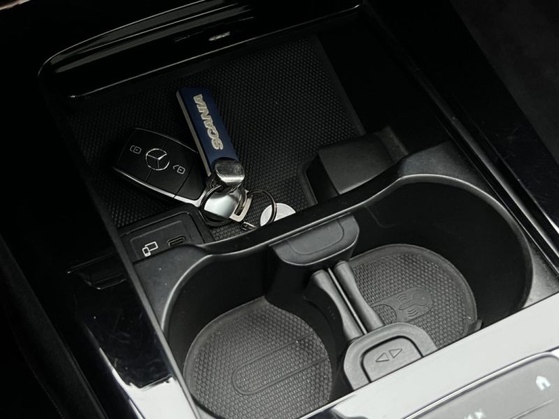 MERCEDES CLASSE A 4 IV AMG LINE 180 D 1.5 116 Cv BVA7 TOIT OUVRANT INTERIEUR CUIR - GARANTIE 1 AN