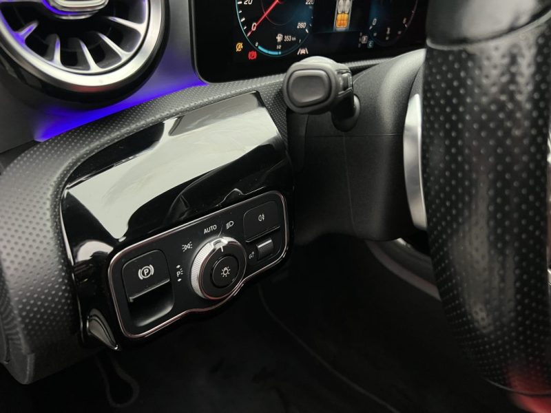 MERCEDES CLASSE A 4 IV AMG LINE 180 D 1.5 116 Cv BVA7 TOIT OUVRANT INTERIEUR CUIR - GARANTIE 1 AN