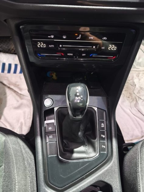 VOLKSWAGEN VW TIGUAN 2.0 TDI 150CV FINITION ELEGANCE - BOITE AUTOMATIQUE DSG7 - FAIBLE KILOMETRAGE  2.0 TDI 150CH R-LINE EXCLUSIVE DSG7 2023