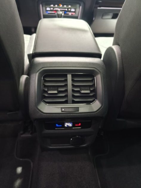 VOLKSWAGEN VW TIGUAN 2.0 TDI 150CV FINITION ELEGANCE - BOITE AUTOMATIQUE DSG7 - FAIBLE KILOMETRAGE  2.0 TDI 150CH R-LINE EXCLUSIVE DSG7 2023