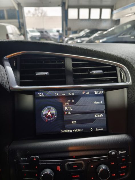 CITROEN CITROEN DS4 1.6 THP 200CV - FINITION SPORT CHIC - FAIBLE KILOMETRAGE  1.6 THP 200CH SPORT CHIC 2012