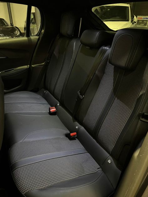 MAGNIFIQUE PEUGEOT 208 GT 1.2 100CH (1ÈRE MAIN, APPLE CARPLAY, CAMÉRA DE RECUL, BLUETOOTH)⭐️⭐️⭐️⭐️⭐️