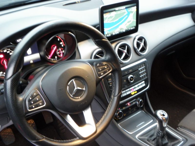 MERCEDES CLA SHOOTING BREAK 200 D 136 CH AMG LINE 2018