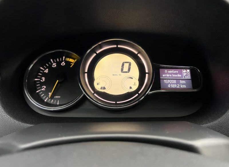 RENAULT MEGANE 3 III 2.0 16V 140 Cv BOITE AUTOMATIQUE 5 PORTES - GARANTIE 1 AN