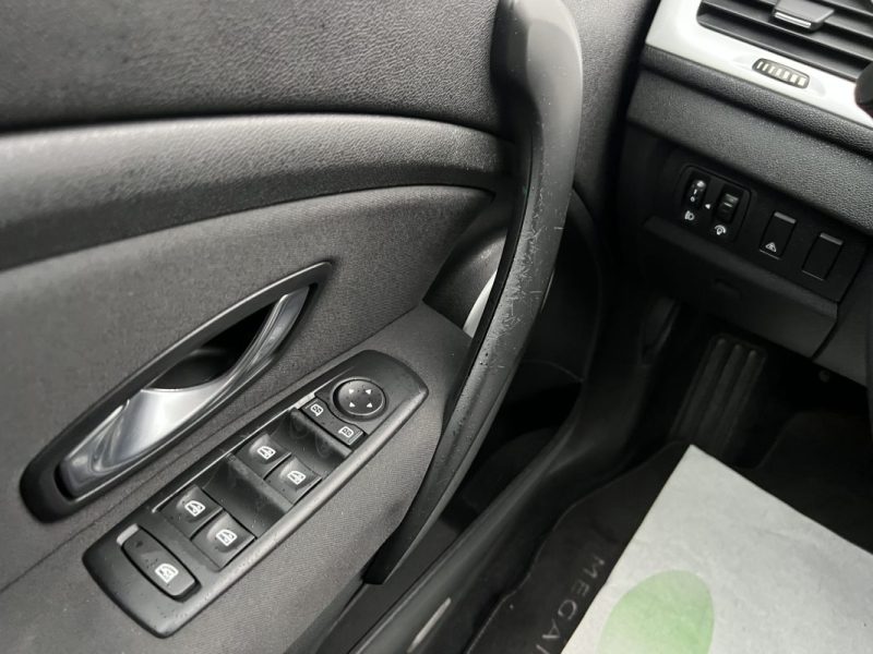 RENAULT MEGANE 3 III 2.0 16V 140 Cv BOITE AUTOMATIQUE 5 PORTES - GARANTIE 1 AN