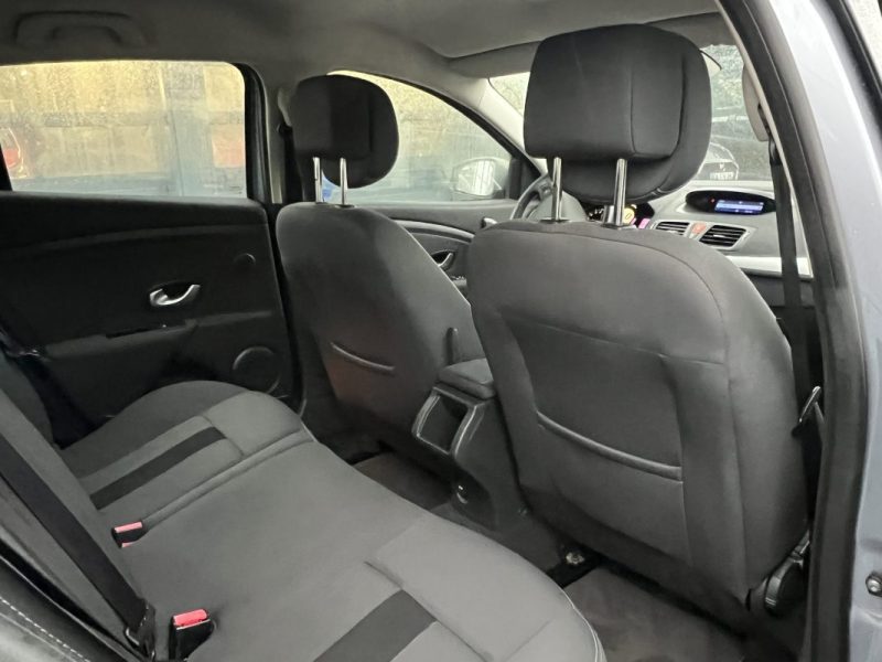 RENAULT MEGANE 3 III 2.0 16V 140 Cv BOITE AUTOMATIQUE 5 PORTES - GARANTIE 1 AN