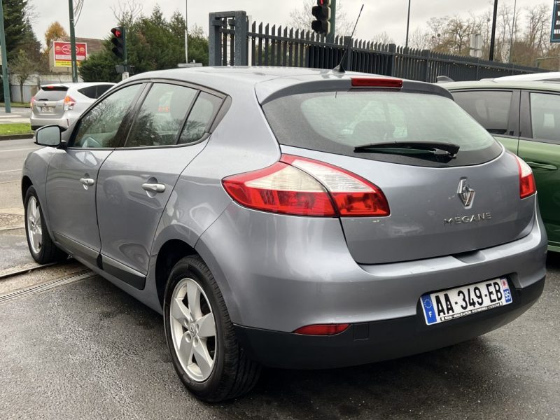 RENAULT MEGANE 3 III 2.0 16V 140 Cv BOITE AUTOMATIQUE 5 PORTES - GARANTIE 1 AN