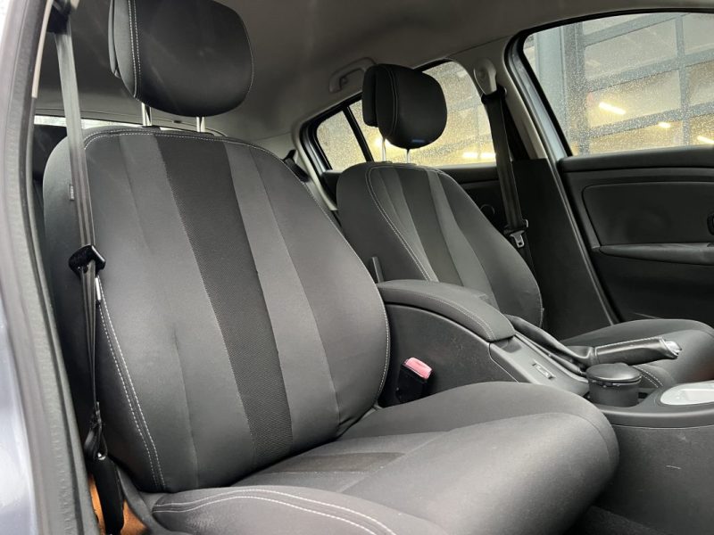 RENAULT MEGANE 3 III 2.0 16V 140 Cv BOITE AUTOMATIQUE 5 PORTES - GARANTIE 1 AN