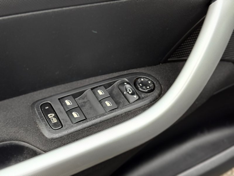 PEUGEOT 308 1.6 VTI 120CH CONFORT PACK - Radar AV / AR - Toit Pano / Révisée & Garantie 6 mois. 