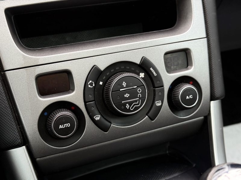 PEUGEOT 308 1.6 VTI 120CH CONFORT PACK - Radar AV / AR - Toit Pano / Révisée & Garantie 6 mois. 