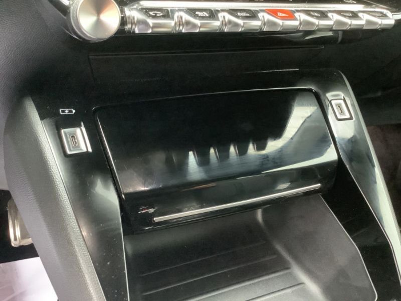 Peugeot 2008 PureTech 130 S&S EAT8 GT