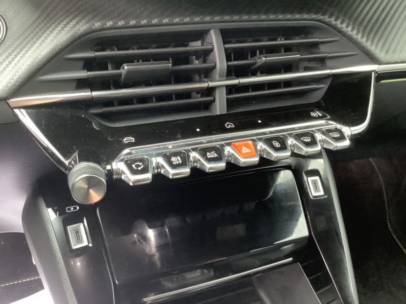 Peugeot 2008 PureTech 130 S&S EAT8 GT