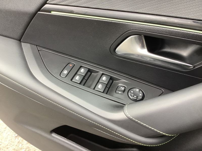 Peugeot 2008 PureTech 130 S&S EAT8 GT