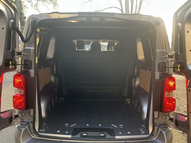 Citroën Jumpy M CabAppro 2.2 D 180 EAT8 5pl PackPremiumConnect JA17 Pack Look Camera