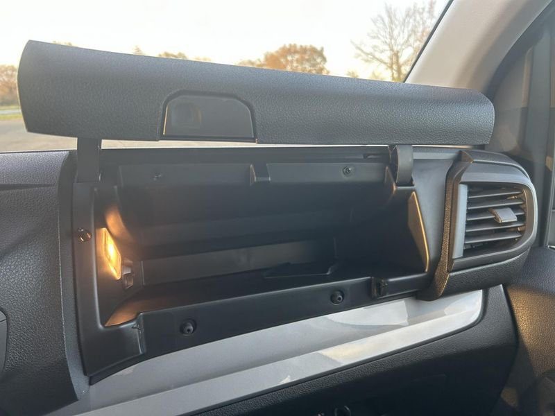 Citroën Jumpy M CabAppro 2.2 D 180 EAT8 5pl PackPremiumConnect JA17 Pack Look Camera