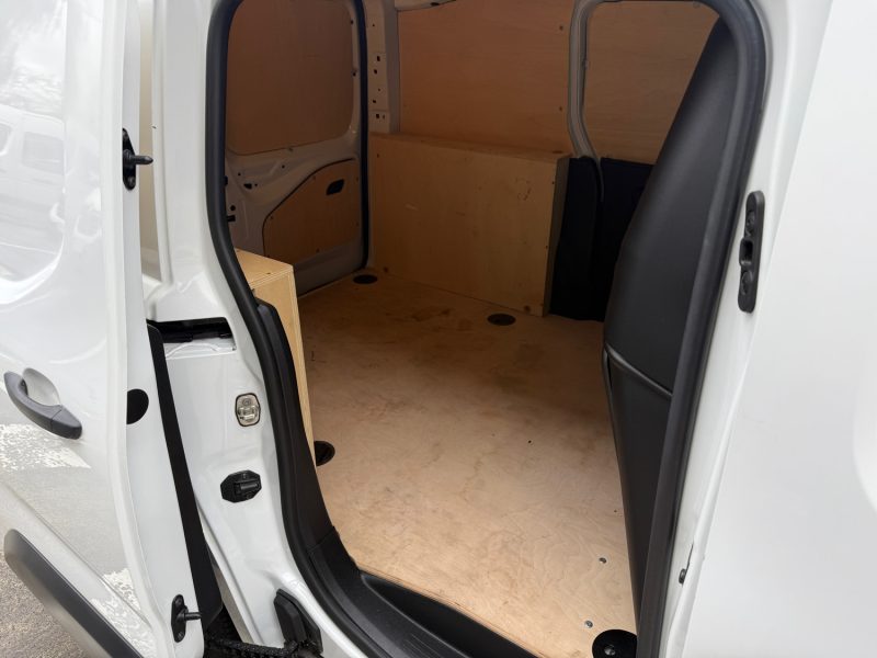 PEUGEOT PARTNER STANDARD 1000KG BLUEHDI 75cv PREMIUM - 3 PLACES - 69.000kms - TVA RECUPERABLE