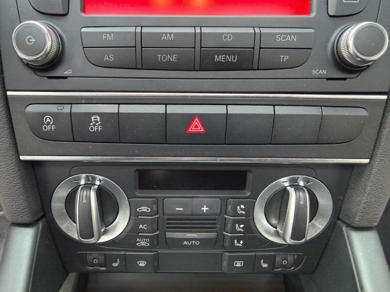 AUDI A3 Berline 105 ch 1.6 TDI Toit ouvrant panoramique / Intérieur Cuir / Climatisation bi-zone