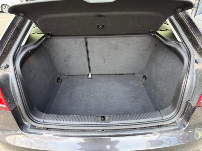 AUDI A3 Berline 105 ch 1.6 TDI Toit ouvrant panoramique / Intérieur Cuir / Climatisation bi-zone