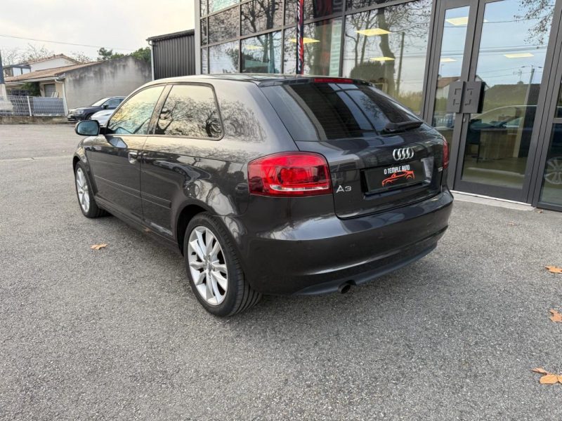 AUDI A3 Berline 105 ch 1.6 TDI Toit ouvrant panoramique / Intérieur Cuir / Climatisation bi-zone