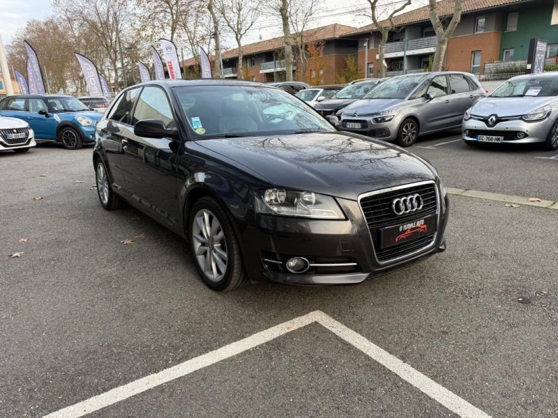 AUDI A3 Berline 105 ch 1.6 TDI Toit ouvrant panoramique / Intérieur Cuir / Climatisation bi-zone