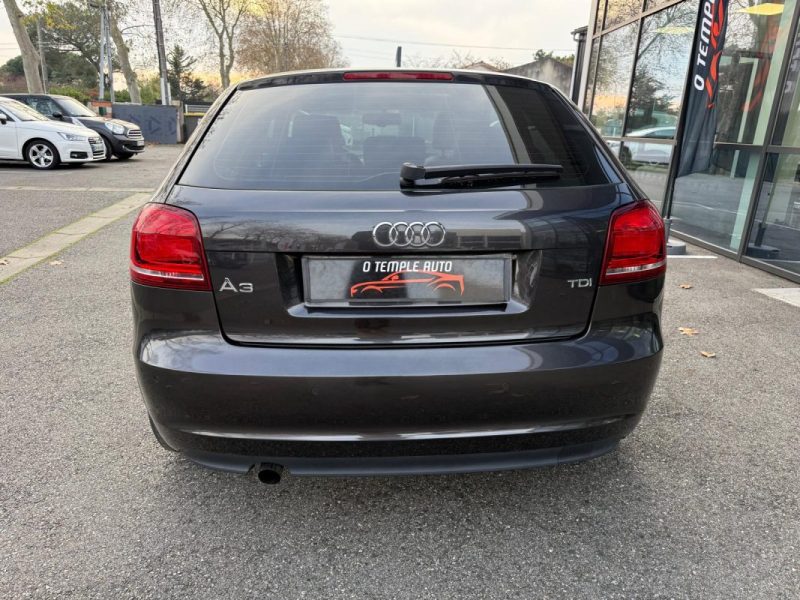 AUDI A3 Berline 105 ch 1.6 TDI Toit ouvrant panoramique / Intérieur Cuir / Climatisation bi-zone