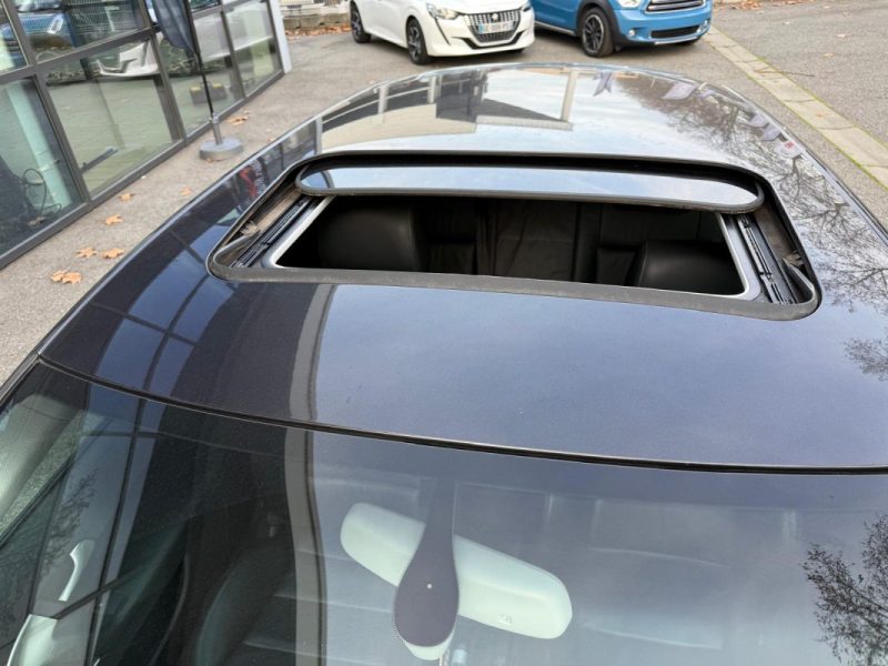 AUDI A3 Berline 105 ch 1.6 TDI Toit ouvrant panoramique / Intérieur Cuir / Climatisation bi-zone