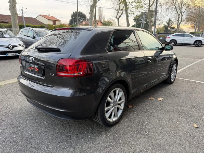 AUDI A3 Berline 105 ch 1.6 TDI Toit ouvrant panoramique / Intérieur Cuir / Climatisation bi-zone