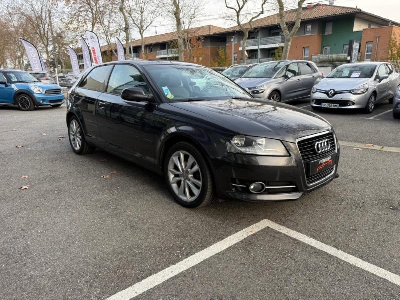 AUDI A3 Berline 105 ch 1.6 TDI Toit ouvrant panoramique / Intérieur Cuir / Climatisation bi-zone