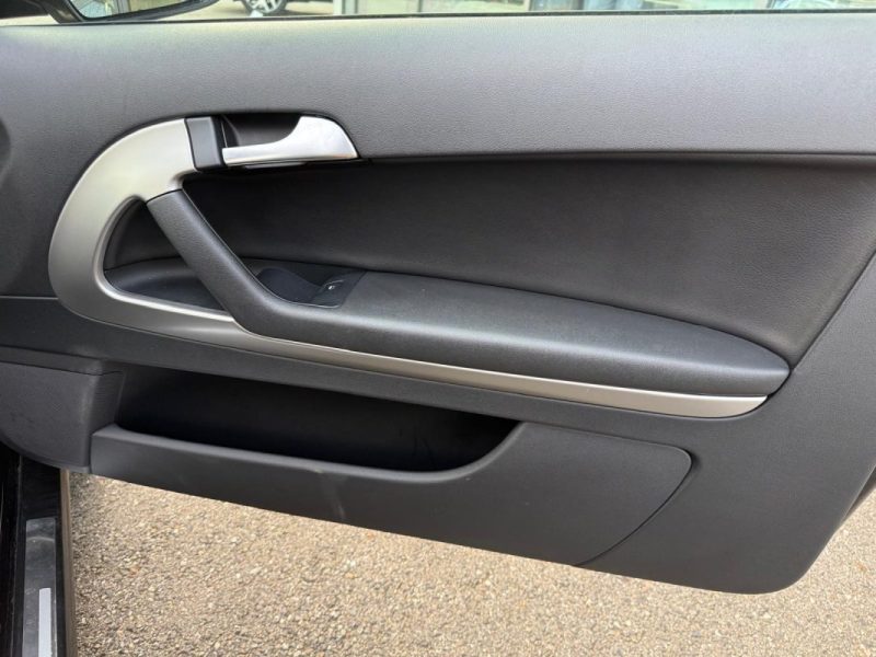 AUDI A3 Berline 105 ch 1.6 TDI Toit ouvrant panoramique / Intérieur Cuir / Climatisation bi-zone