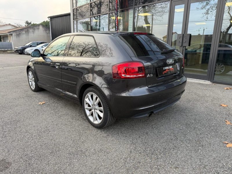 AUDI A3 Berline 105 ch 1.6 TDI Toit ouvrant panoramique / Intérieur Cuir / Climatisation bi-zone