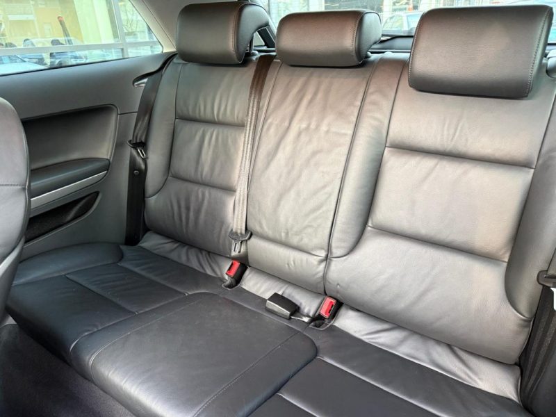 AUDI A3 Berline 105 ch 1.6 TDI Toit ouvrant panoramique / Intérieur Cuir / Climatisation bi-zone