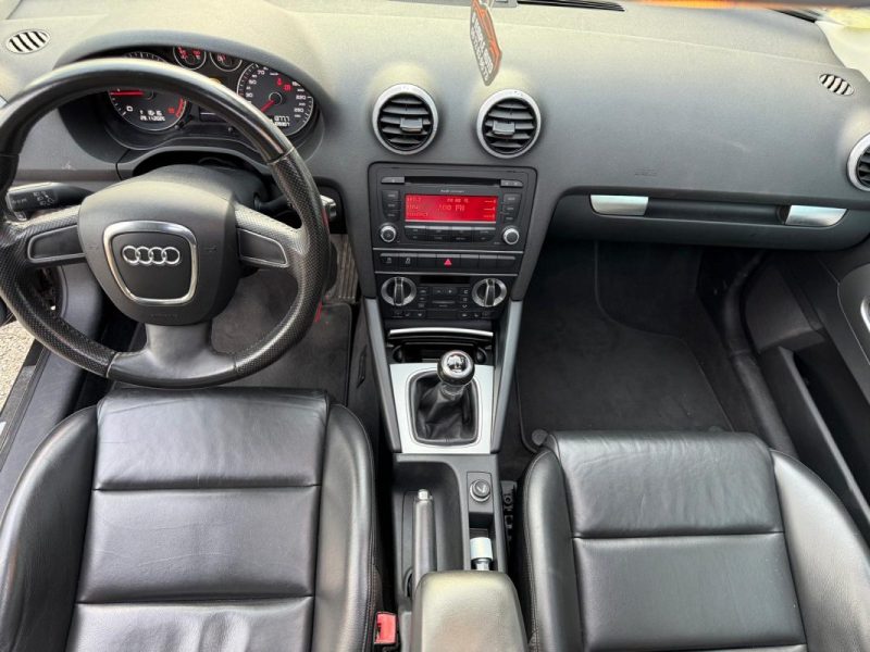 AUDI A3 Berline 105 ch 1.6 TDI Toit ouvrant panoramique / Intérieur Cuir / Climatisation bi-zone