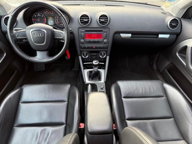 AUDI A3 Berline 105 ch 1.6 TDI Toit ouvrant panoramique / Intérieur Cuir / Climatisation bi-zone