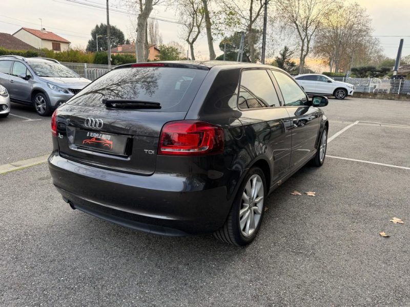 AUDI A3 Berline 105 ch 1.6 TDI Toit ouvrant panoramique / Intérieur Cuir / Climatisation bi-zone
