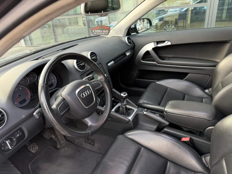 AUDI A3 Berline 105 ch 1.6 TDI Toit ouvrant panoramique / Intérieur Cuir / Climatisation bi-zone