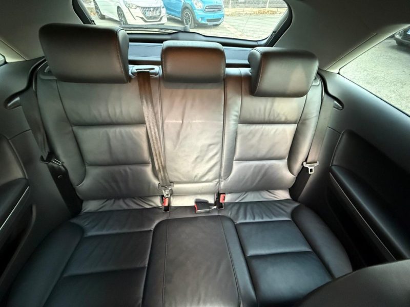 AUDI A3 Berline 105 ch 1.6 TDI Toit ouvrant panoramique / Intérieur Cuir / Climatisation bi-zone