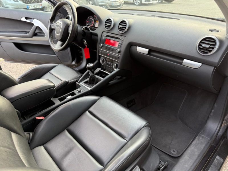 AUDI A3 Berline 105 ch 1.6 TDI Toit ouvrant panoramique / Intérieur Cuir / Climatisation bi-zone