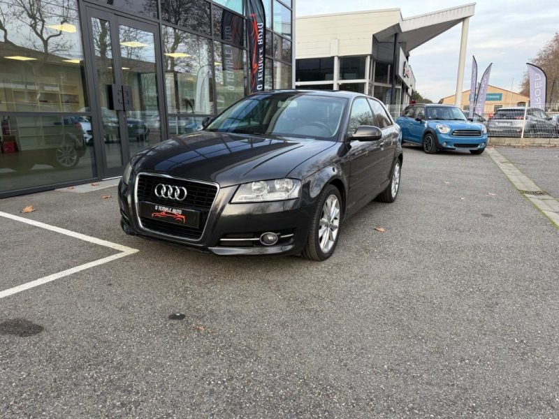 AUDI A3 Berline 105 ch 1.6 TDI Toit ouvrant panoramique / Intérieur Cuir / Climatisation bi-zone